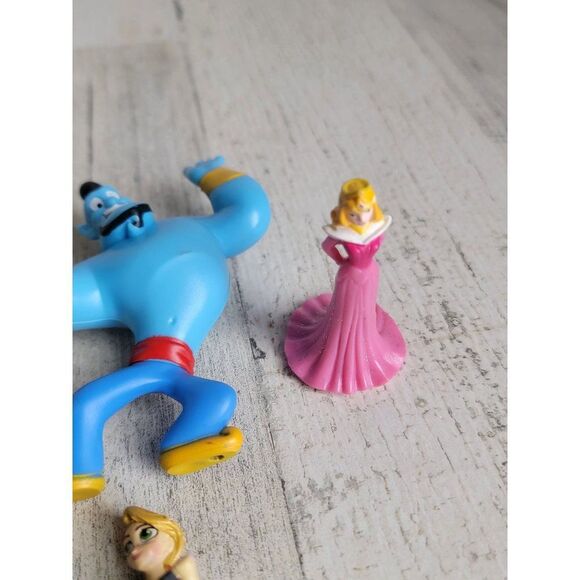 Unique variety Disney Tangled Aladdin Pocahontas toy set - Picture 6 of 8